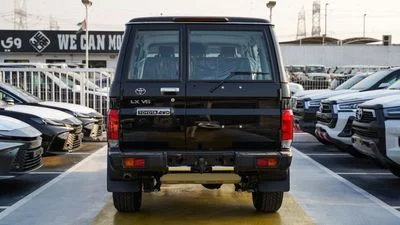 2026 Toyota Land Cruiser 70 LC76 LX, schwarz, 0 km, Import VAE — Foto 11 z 16