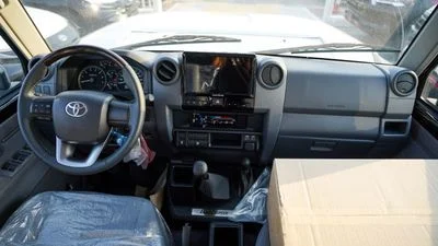 2026 Toyota Land Cruiser 70 LC76 LX, schwarz, 0 km, Import VAE — Foto 13 z 16