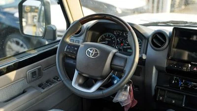 2026 Toyota Land Cruiser 70 LC76 LX, schwarz, 0 km, Import VAE — Foto 14 z 16