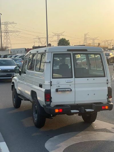 2026 Toyota Land Cruiser 70 LC 78 HARDTOP 4.0L MT, weiß, 0 km, Import VAE — Foto 6 z 11