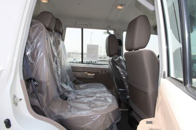 2026 Toyota Land Cruiser 70 LC76 LX, weiß, 0 km, Import VAE — Foto 13 z 19