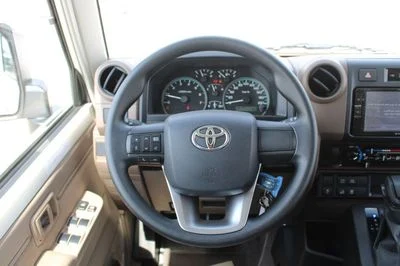 2026 Toyota Land Cruiser 70 LC76 LX, weiß, 0 km, Import VAE — Foto 14 z 19