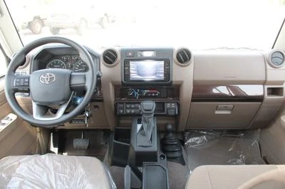 2026 Toyota Land Cruiser 70 LC76 LX, weiß, 0 km, Import VAE — Foto 16 z 19