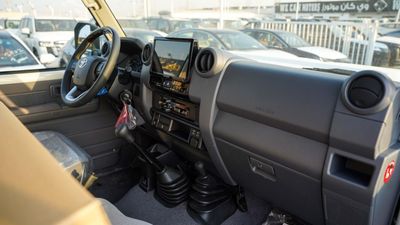 2026 Toyota Land Cruiser 70 LC76 LX, weiß, 0 km, Import VAE — Foto 11 z 15