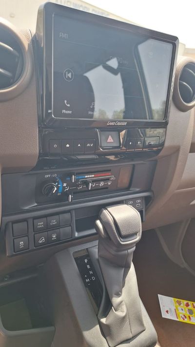 2026 Toyota Land Cruiser 70 LC76 LX, schwarz, 0 km, Import VAE — Foto 9 z 12