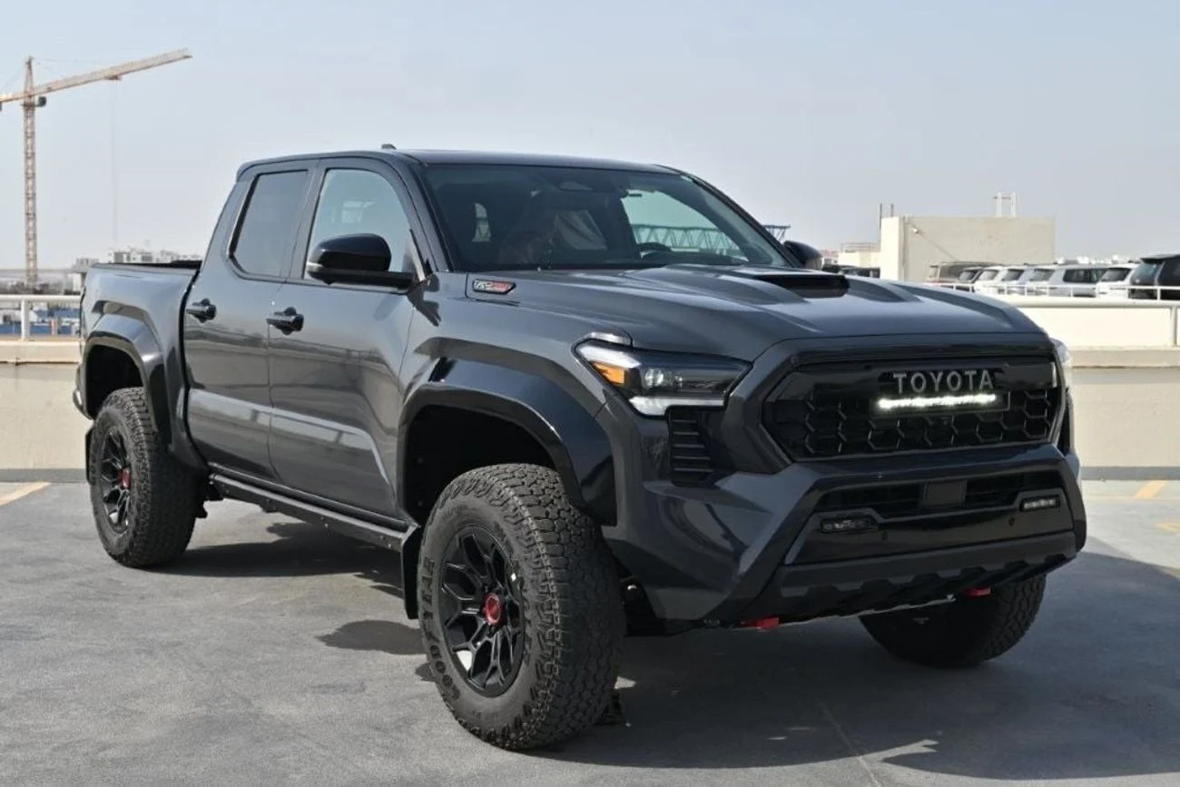 2026 Toyota Tacoma TRD PRO, grau, 0 km, Import VAE — Foto 1