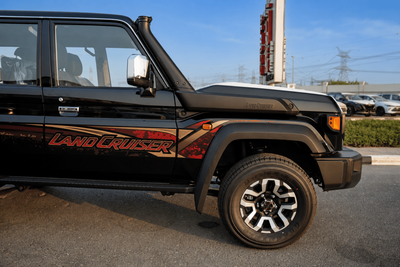 2026 Toyota Land Cruiser 70 LC76 LX, schwarz, 0 km, Import VAE — Foto 10 z 30