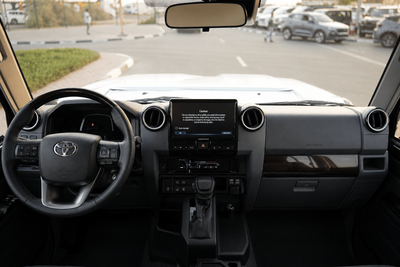 2026 Toyota Land Cruiser 70 LC76 LX, schwarz, 0 km, Import VAE — Foto 11 z 30