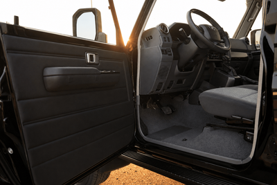 2026 Toyota Land Cruiser 70 LC76 LX, schwarz, 0 km, Import VAE — Foto 14 z 30