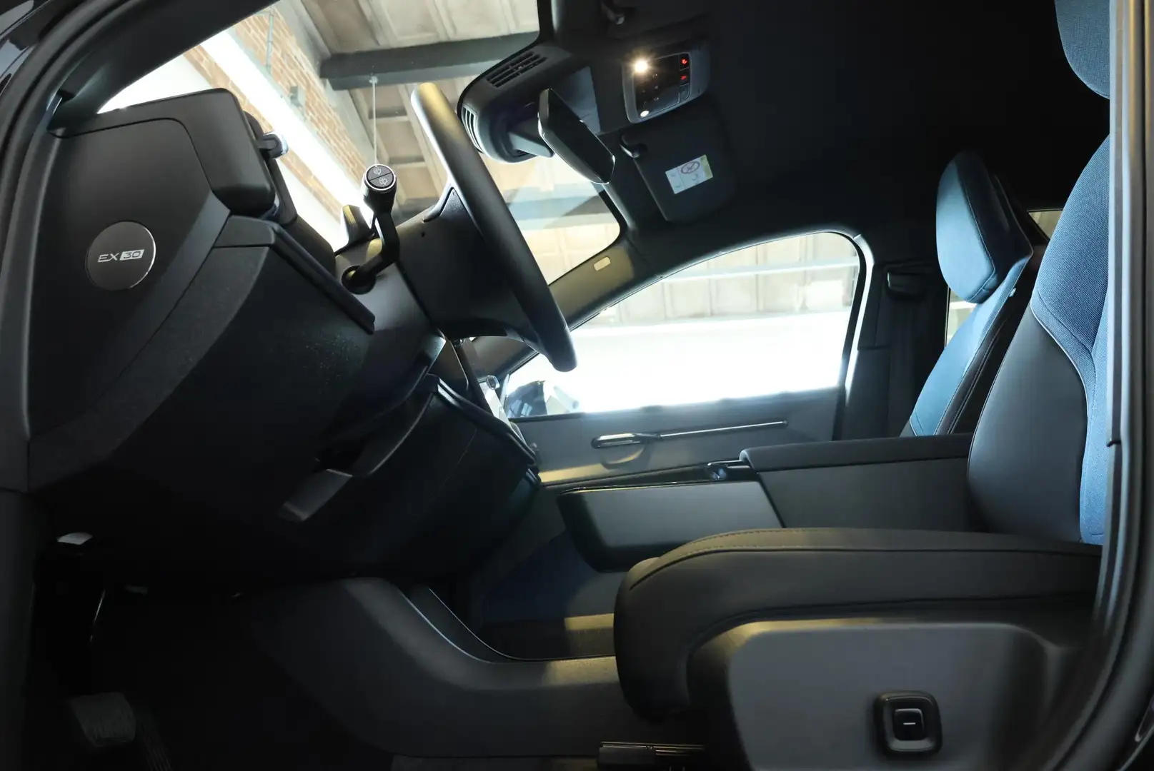 2026 Volvo EX30, schwarz, 1 km, Niederlande — Foto 10 z 12