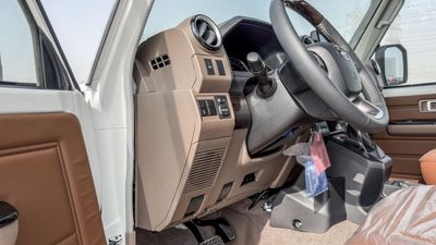 2026 Toyota Land Cruiser 70 LC76 LX, weiß, 0 km, Import VAE — Foto 9 z 22