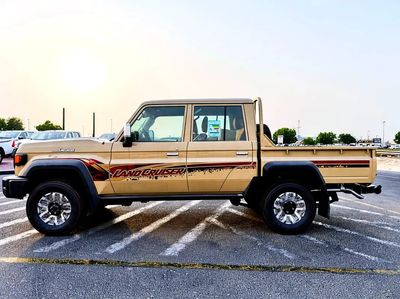 2026 Toyota Land Cruiser 70 LC79 LX, beige, 0 km, Import VAE — Foto 4 z 13