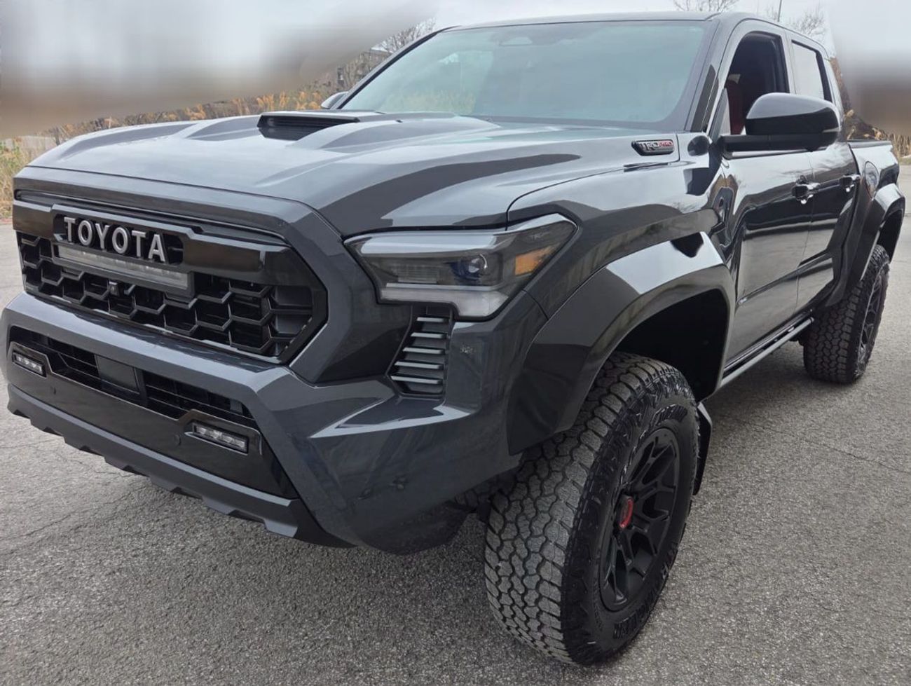 2026 Toyota Tacoma, grau, 0 km, Import VAE — Foto 1