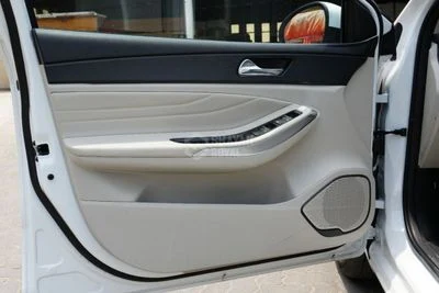 2026 Chery Arrizo 5 STANDARD, weiß, 0 km, Import VAE — Foto 11 z 21