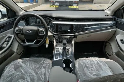 2026 Chery Arrizo 5 STANDARD, weiß, 0 km, Import VAE — Foto 13 z 21