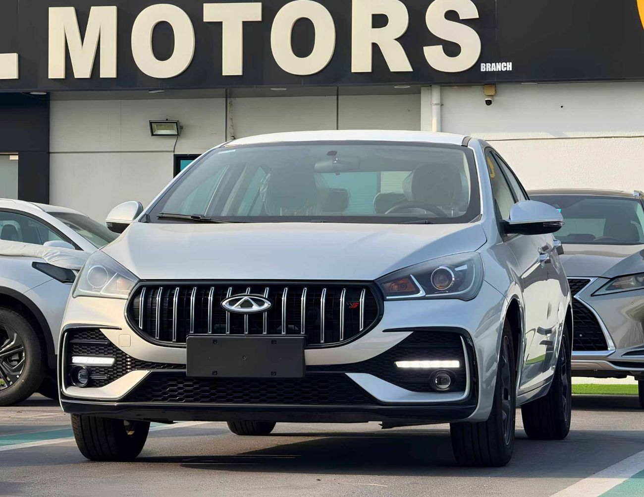 2026 Chery Arrizo 5 STD, silber, 0 km, Import VAE — Foto 1