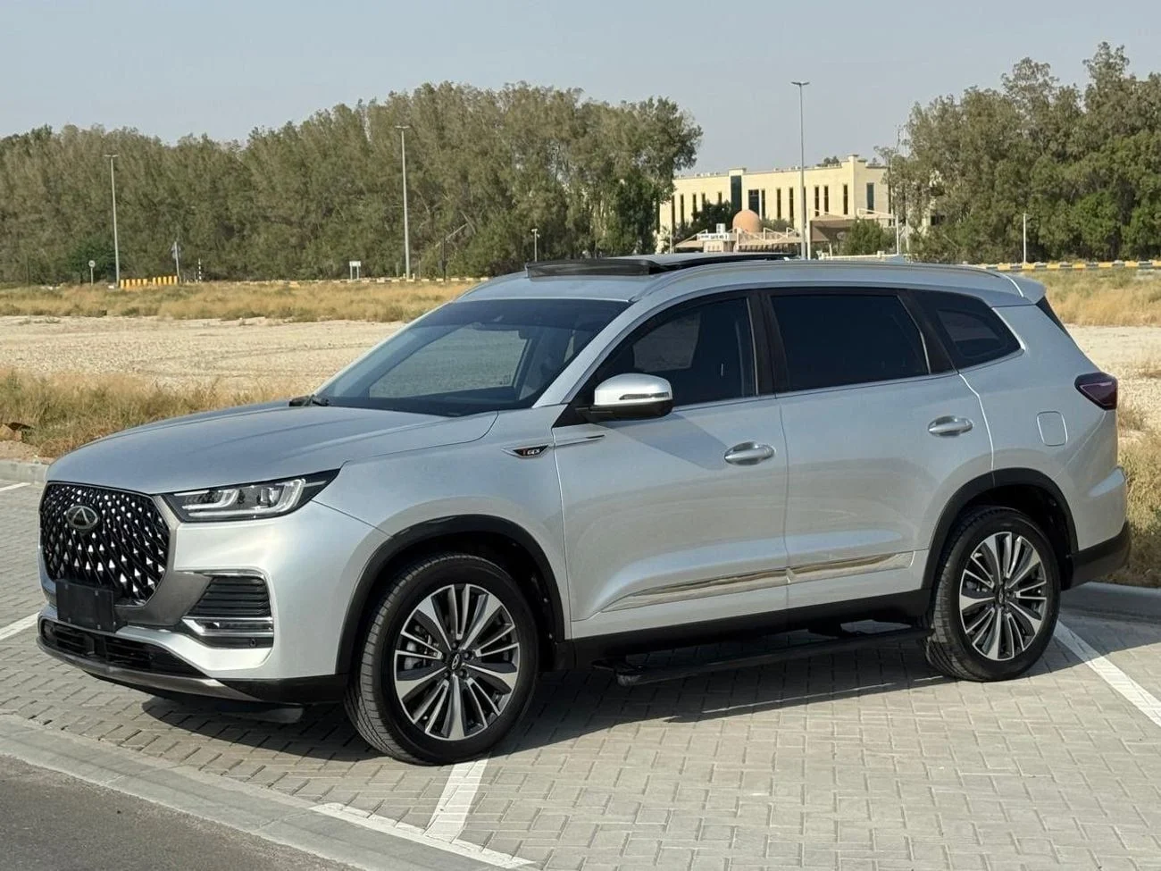 2024 Chery Tiggo 8 Pro Max LUXURY, silber, 21.000 km, Import VAE — Foto 1