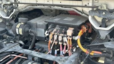 2024 Geely Farizon, weiß, 0 km, Import VAE — Foto 15 z 16