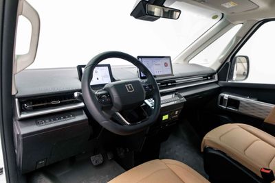2025 Geely Farizon, weiß, 0 km, Import VAE — Foto 11 z 22