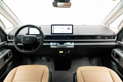 2025 Geely Farizon, weiß, 0 km, Import VAE — Foto 12 z 22