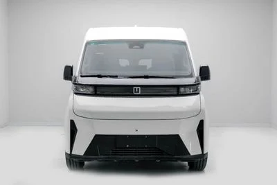 2025 Geely Farizon, weiß, 0 km, Import VAE — Foto 3 z 22