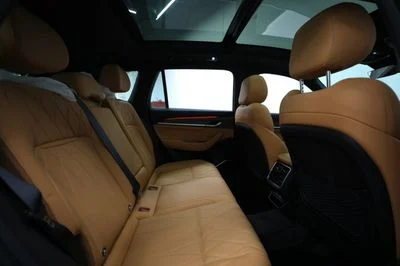 2026 Geely Monjaro GF PLUS, silber, 0 km, Import VAE — Foto 8 z 16