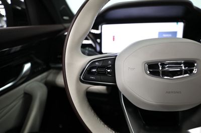 2024 Geely Monjaro GF PLUS, schwarz, 4.542 km, Import VAE — Foto 12 z 16