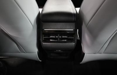 2027 Geely Coolray GF, weiß, 0 km, Import VAE — Foto 13 z 16