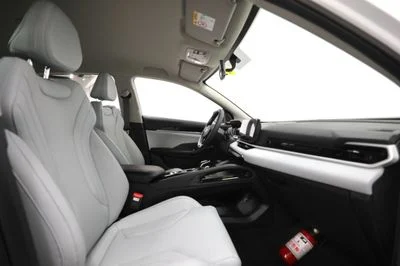 2027 Geely Coolray GF, weiß, 0 km, Import VAE — Foto 7 z 16
