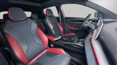 2025 Geely Coolray GF, rot, 36.066 km, Import VAE — Foto 13 z 16