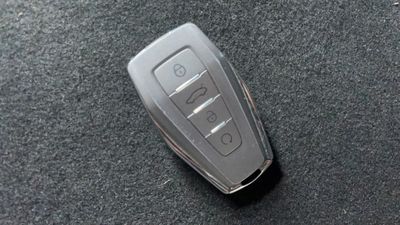 2025 Geely Coolray GF, rot, 36.066 km, Import VAE — Foto 16 z 16