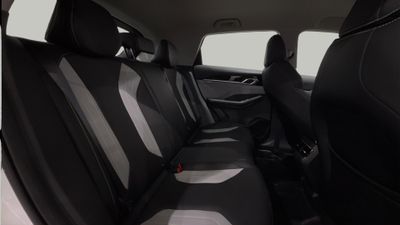 2025 Geely Coolray GL, weiß, 22.256 km, Import VAE — Foto 13 z 16