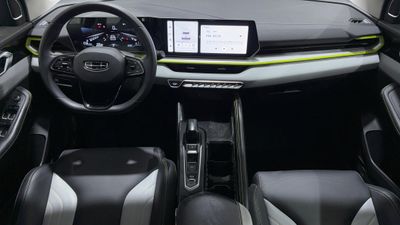 2025 Geely Coolray GL, weiß, 22.256 km, Import VAE — Foto 7 z 16