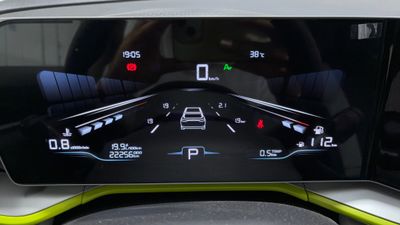 2025 Geely Coolray GL, weiß, 22.256 km, Import VAE — Foto 9 z 16