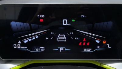 2026 Geely Coolray GL, grau, 17.371 km, Import VAE — Foto 9 z 16