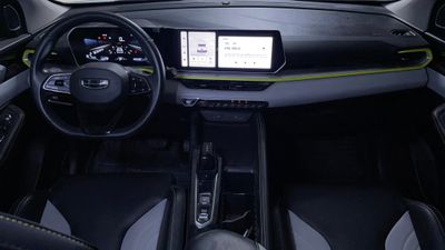 2025 Geely Coolray GL, weiß, 42.357 km, Import VAE — Foto 7 z 16