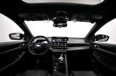 2025 Geely Coolray GF, grau, 0 km, Import VAE — Foto 14 z 17