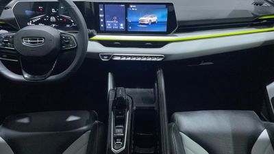 2025 Geely Coolray GL, grau, 34.412 km, Import VAE — Foto 10 z 16