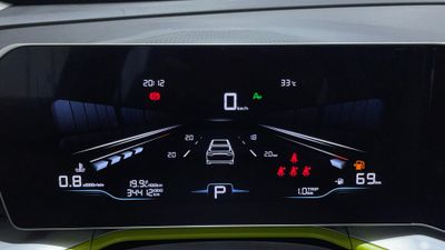 2025 Geely Coolray GL, grau, 34.412 km, Import VAE — Foto 9 z 16