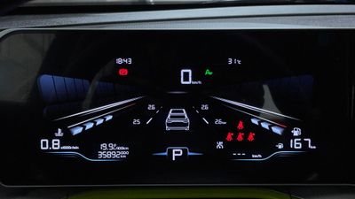 2025 Geely Coolray GL, grau, 35.892 km, Import VAE — Foto 9 z 16