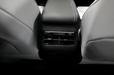 2025 Geely Coolray GF, silber, 0 km, Import VAE — Foto 16 z 17