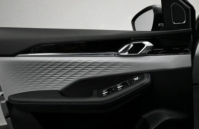 2025 Geely Coolray GF, silber, 0 km, Import VAE — Foto 9 z 17