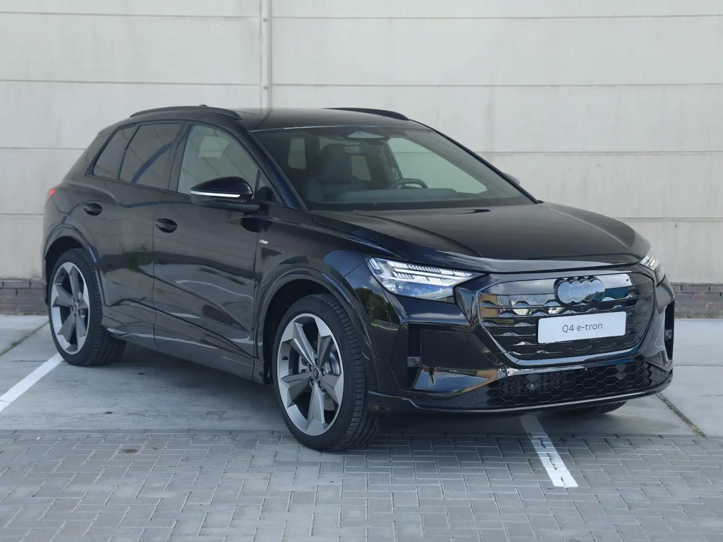 2026 Audi Q4 e-tron, 9 km, Niederlande — Foto 3 z 12