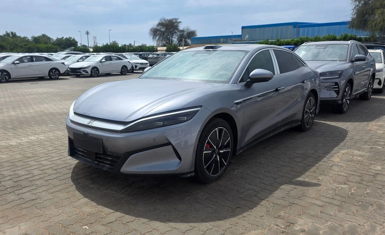 2025 Byd HAN, grau, 0 km, Import VAE — Foto 1