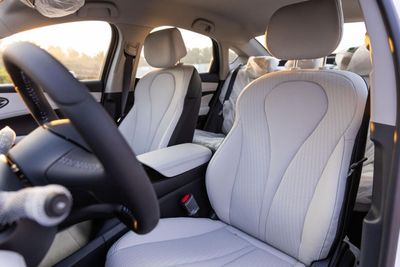 2025 Byd Seal, grau, 2.090 km, Import VAE — Foto 5 z 14