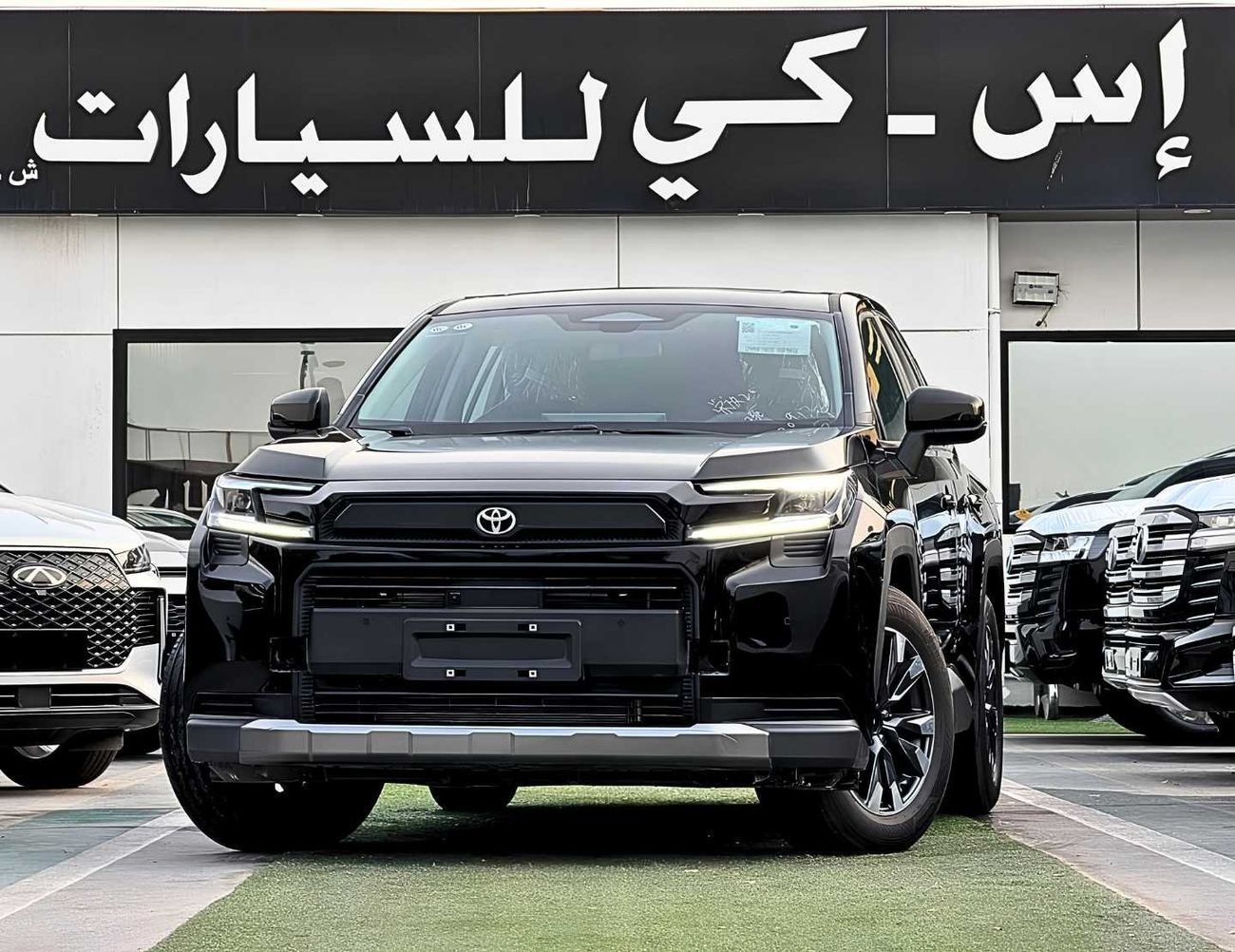2026 Toyota RAV4 LUXURY HEV, schwarz, 0 km, Import VAE — Foto 1