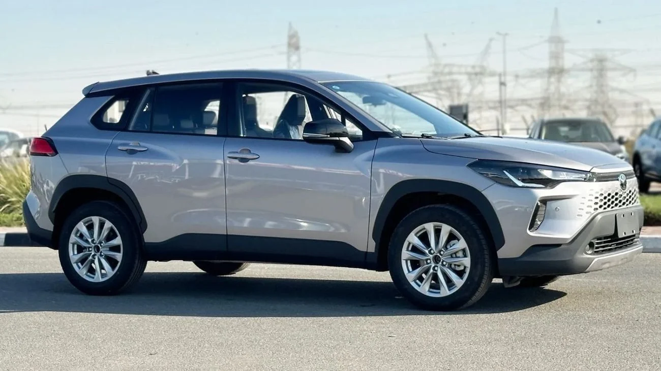 2026 Toyota Corolla Cross GLI, silber, 0 km, Import VAE — Foto 1