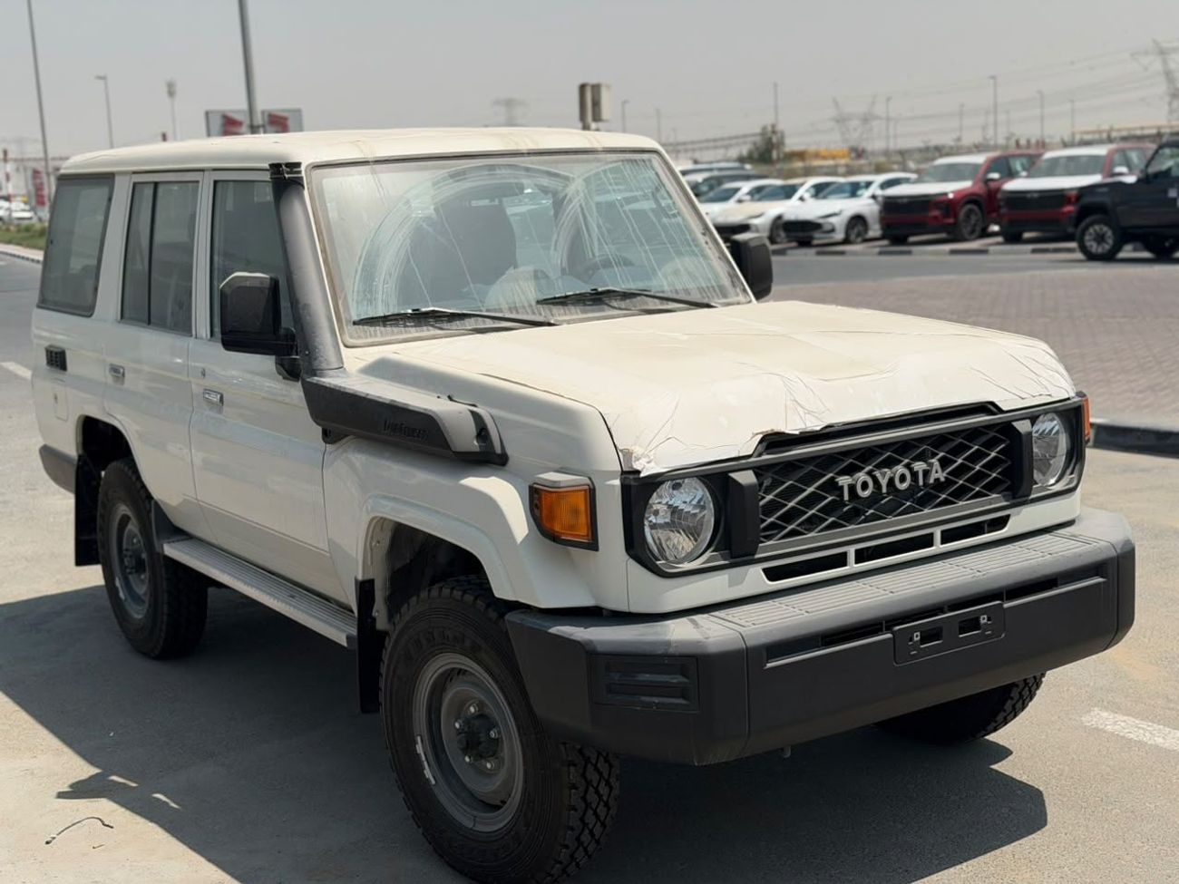 2026 Toyota Land Cruiser 70 LC76 LX, weiß, 0 km, Import VAE — Foto 1