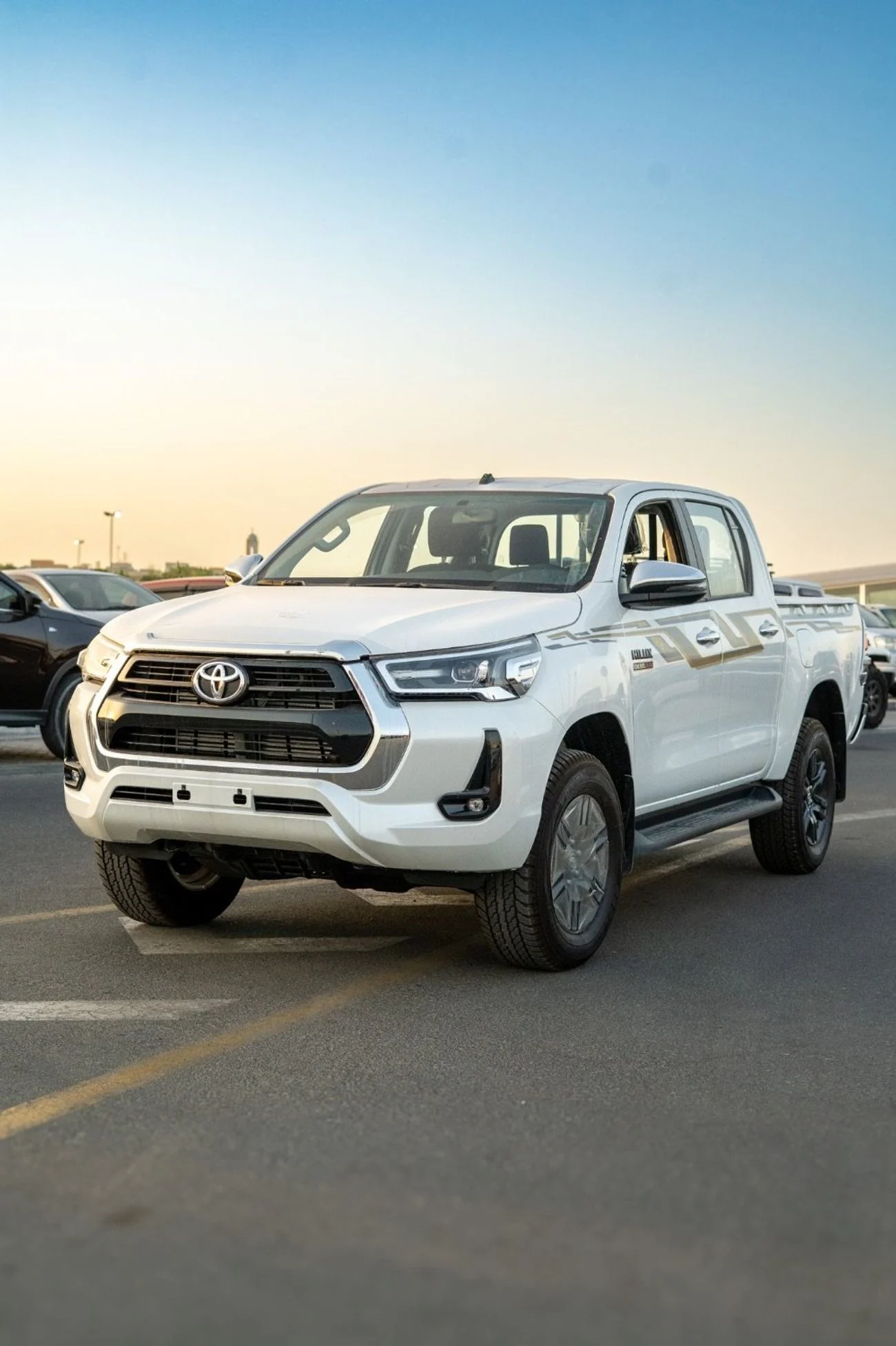 2026 Toyota Hilux SR5, schwarz, 0 km, Import VAE — Foto 1