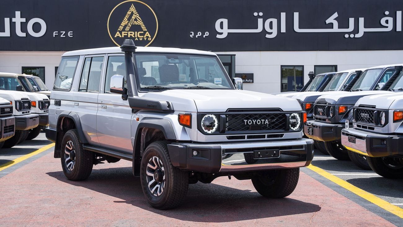 2026 Toyota Land Cruiser 70 LC 76, silber, 0 km, Import VAE — Foto 1